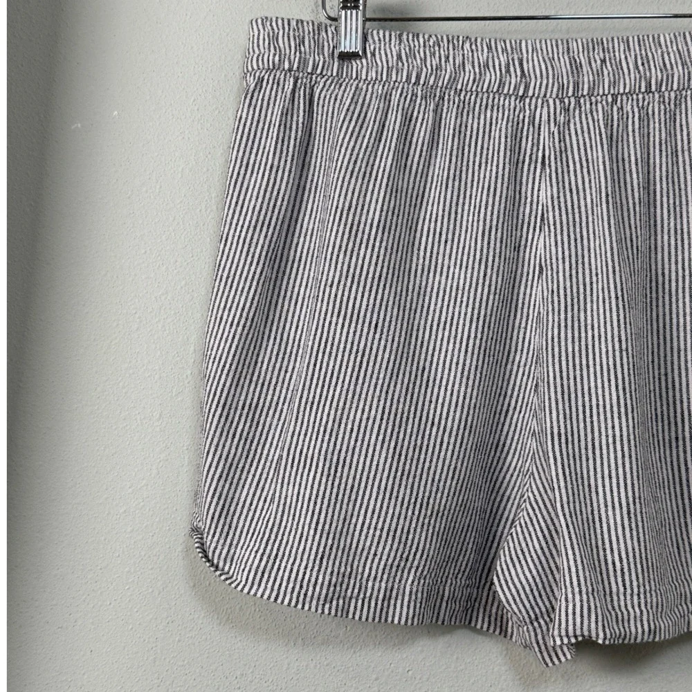 J. Crew Linen Blend Drawstring Striped Shorts Black White AX924 Size M Nautical